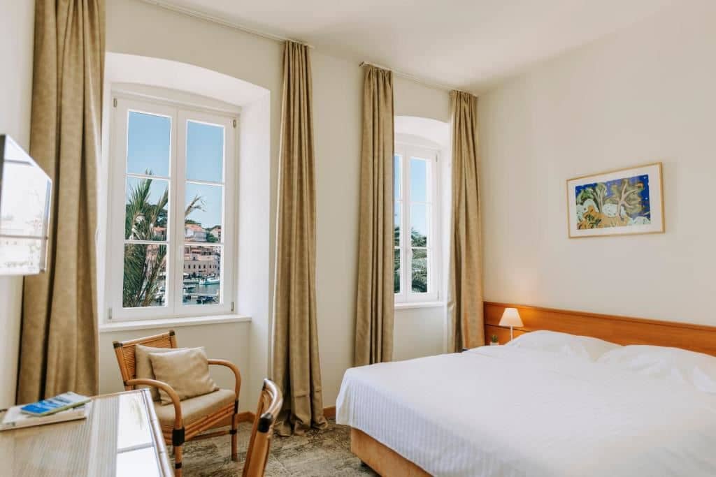 rooms-superior-room-seaview