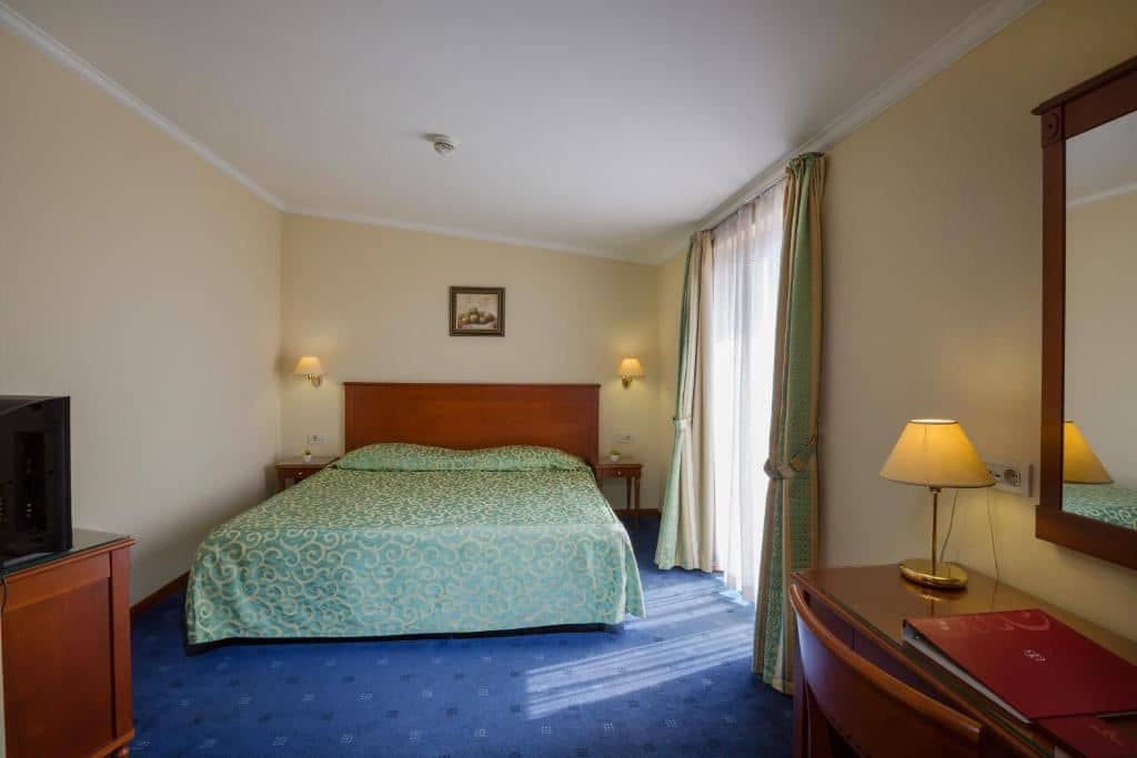rooms-standard-room
