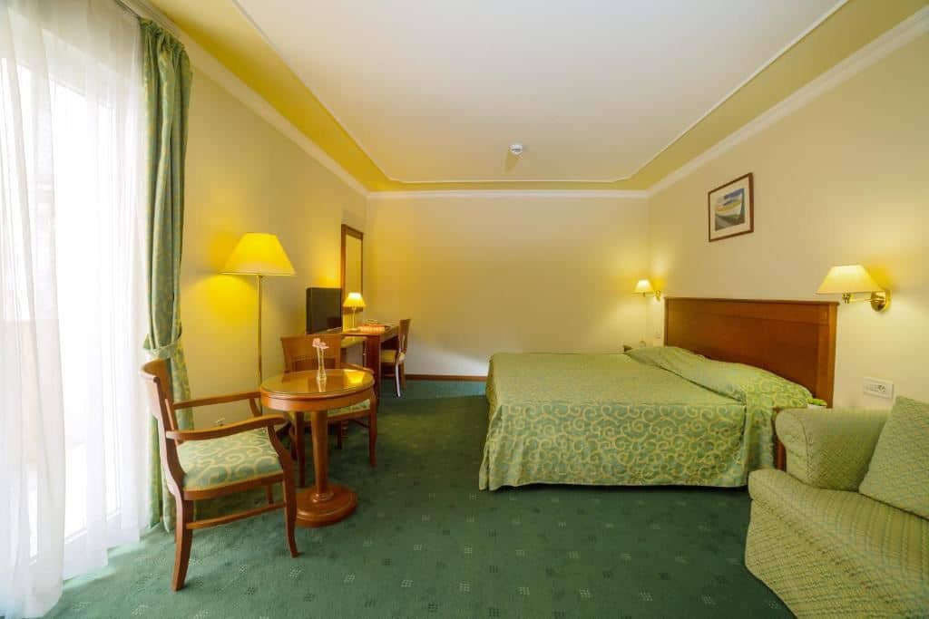 rooms-standard-room