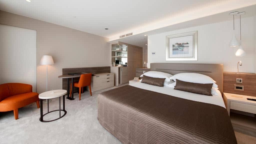 rooms-double-superior-room-park-view-balcony