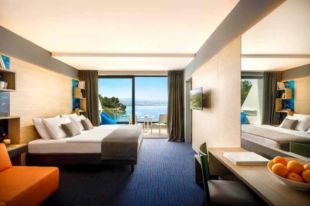 rooms-2-connectingrooms-superior-familyroom-seaview-balcony