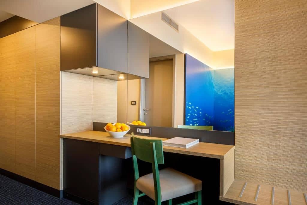 rooms-superior-room-seaview-balcony