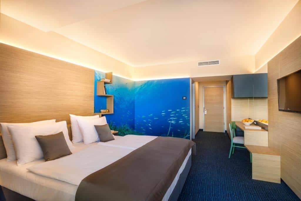 rooms-superior-room-seaview-balcony