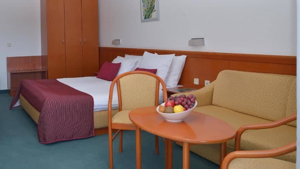 rooms-double-superior-room-lakeside-balcony