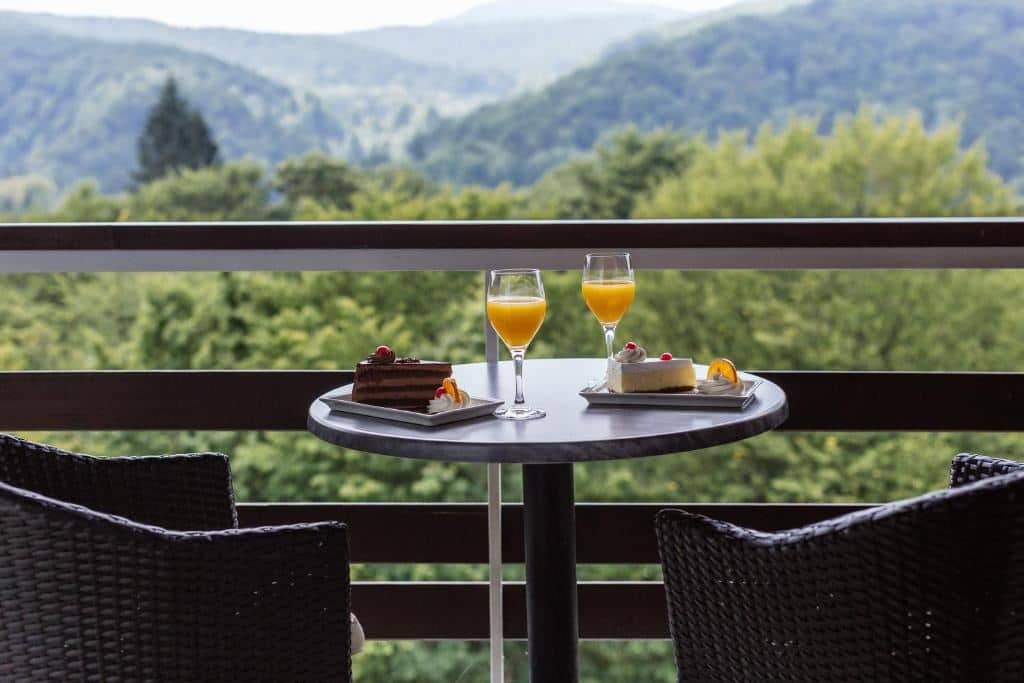 rooms-double-superior-room-lakeside-balcony