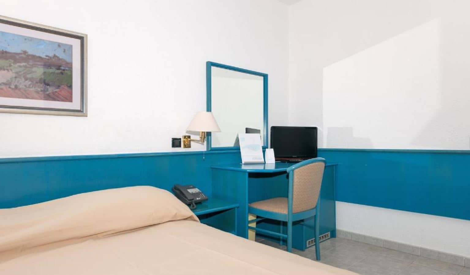 rooms-double-standard-room-seaside-balcony