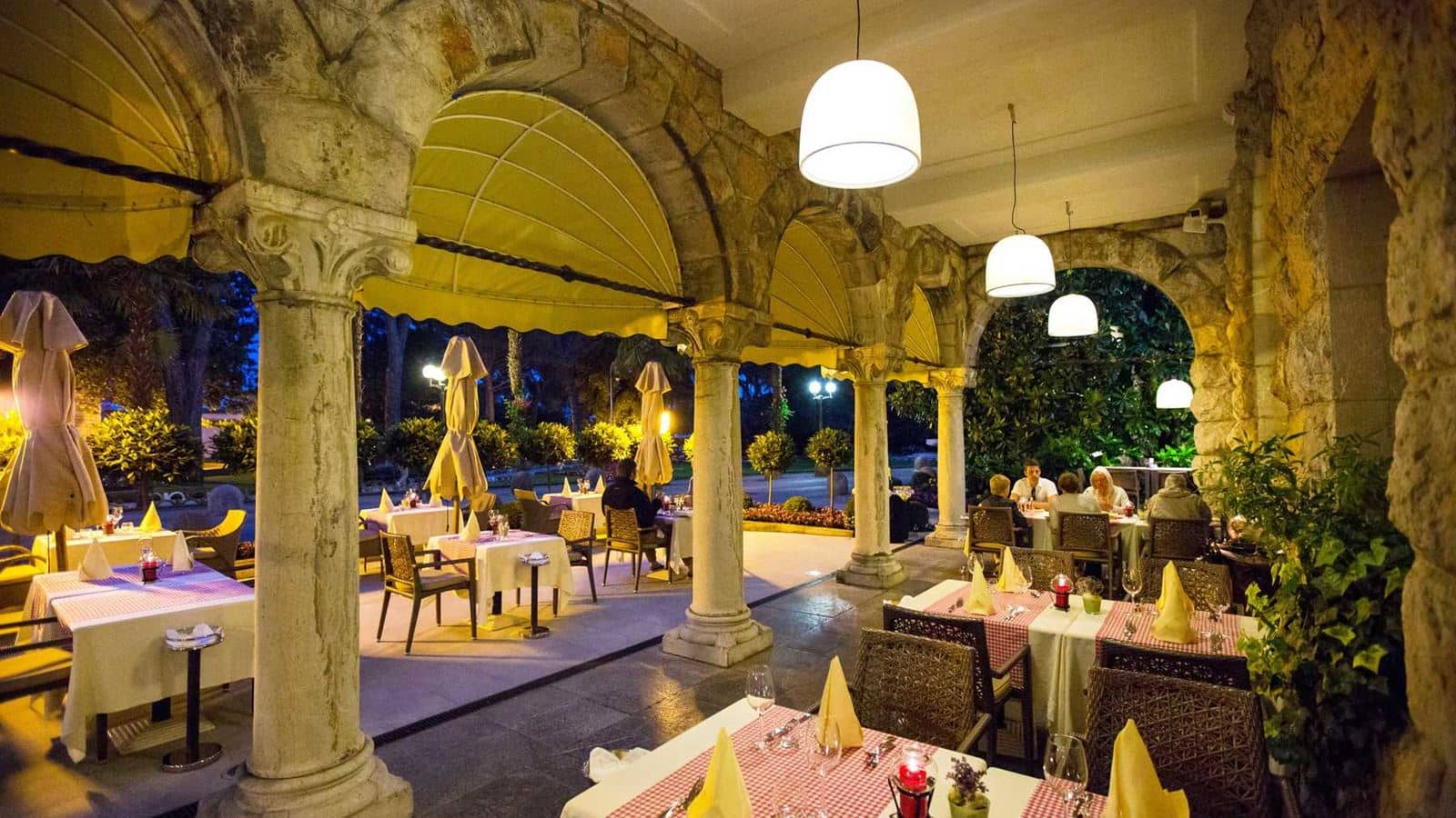 restaurants-restaurants