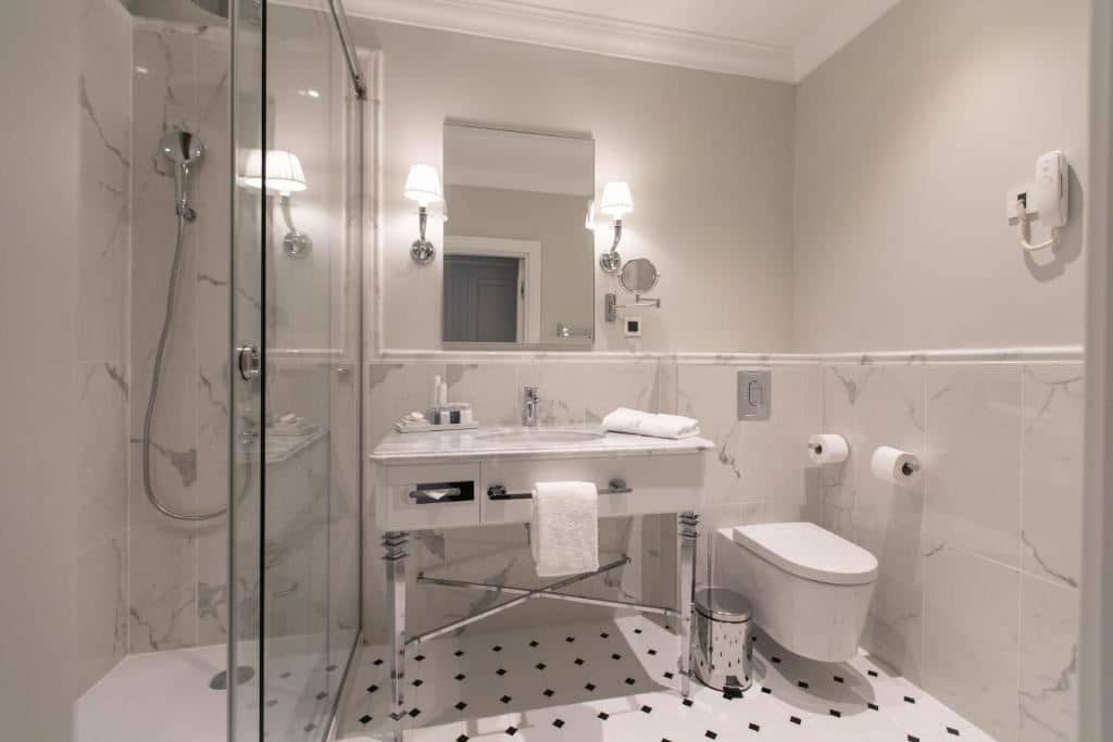 rooms-superior-room