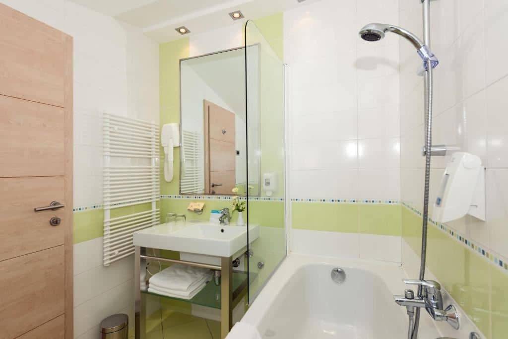 rooms-triple-premium-room-balcony