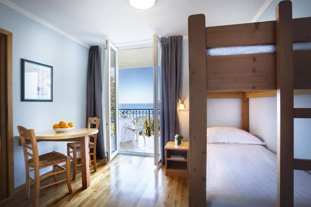 rooms-family-suite-balcony-or-terrace
