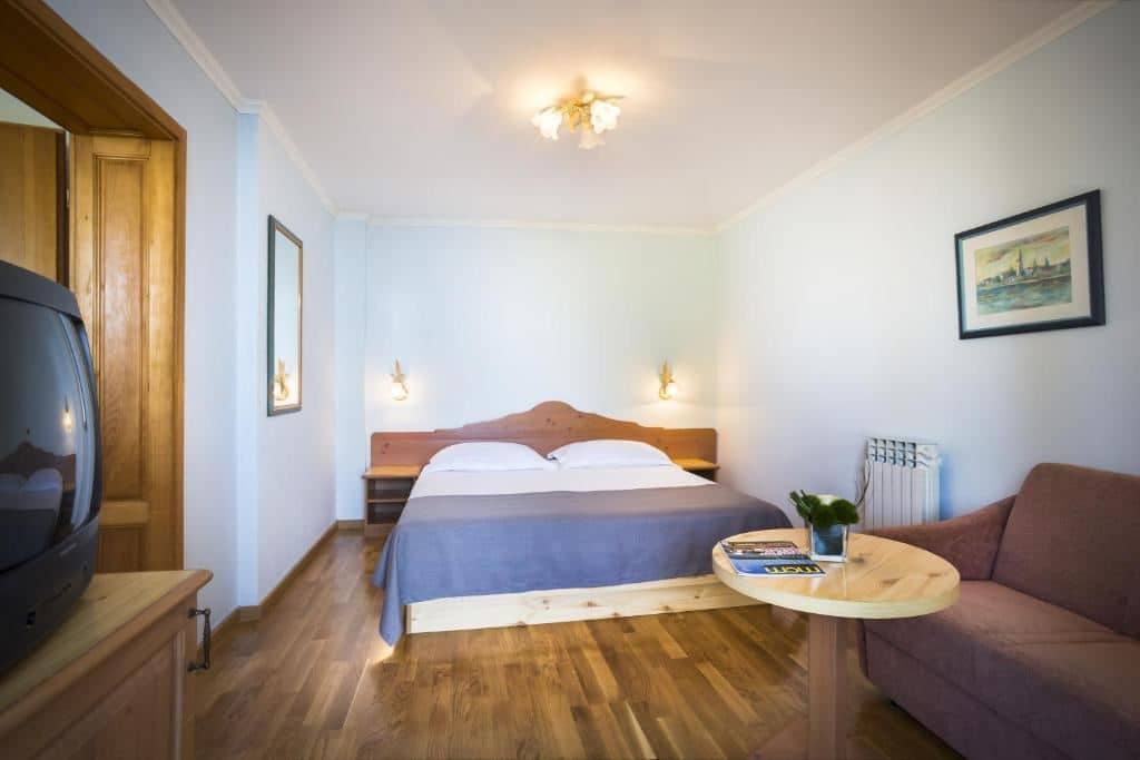 rooms-family-suite-balcony-or-terrace
