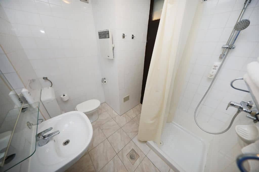 rooms-room-economy