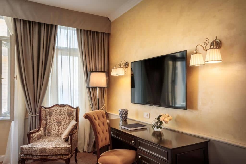 rooms-double-superior-room-streetview