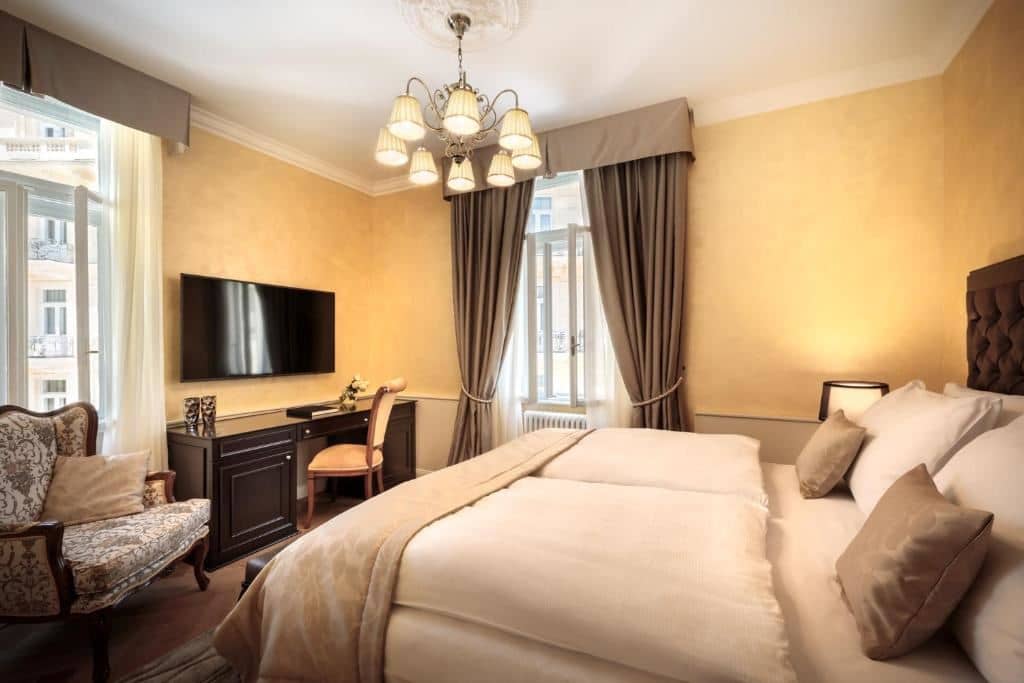 rooms-double-superior-room-streetview