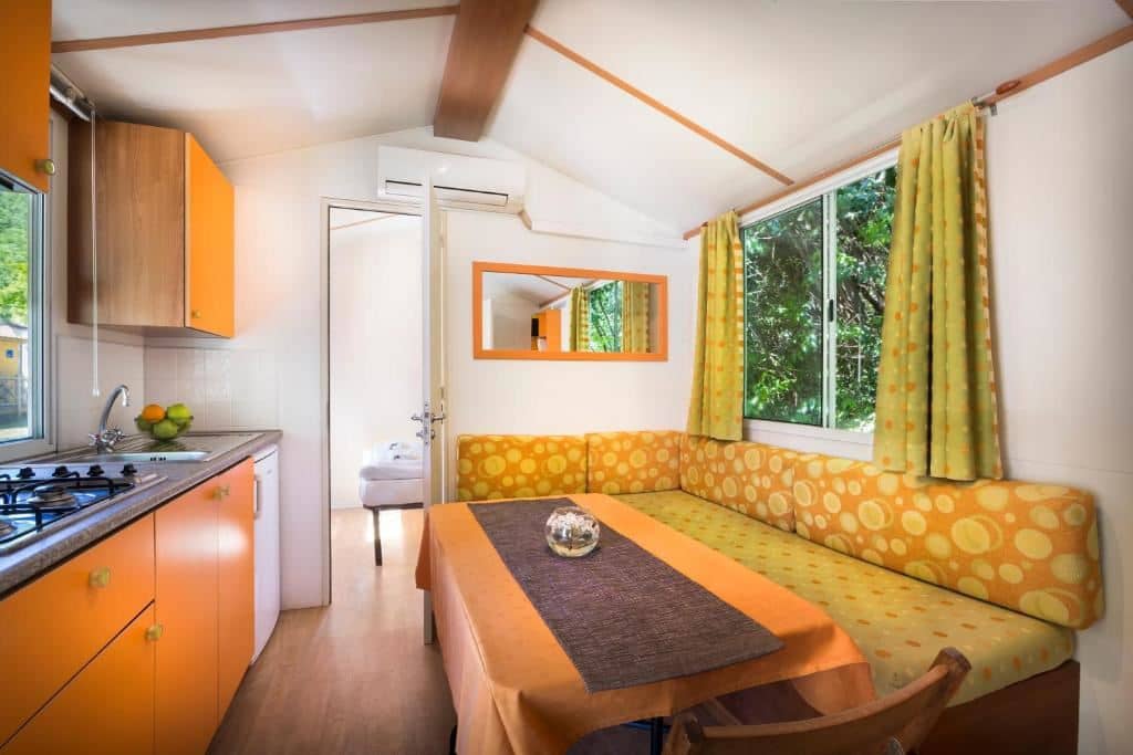 rooms-2-bedroom-standard-mobilehome