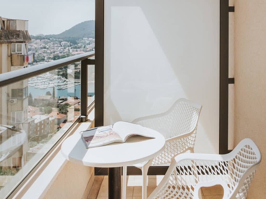 rooms-standard-room-seaview-balcony