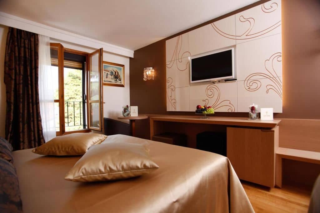 rooms-triple-room
