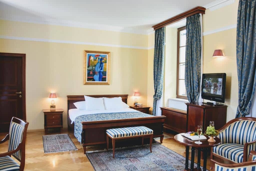 rooms-deluxe-room
