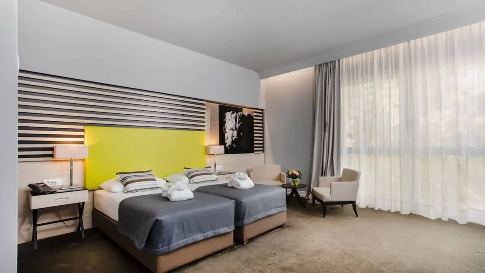 rooms-superior-room