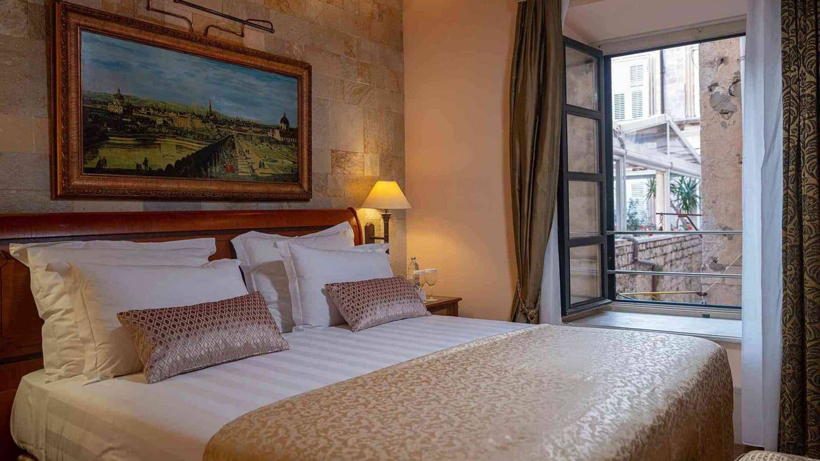 rooms-family-room