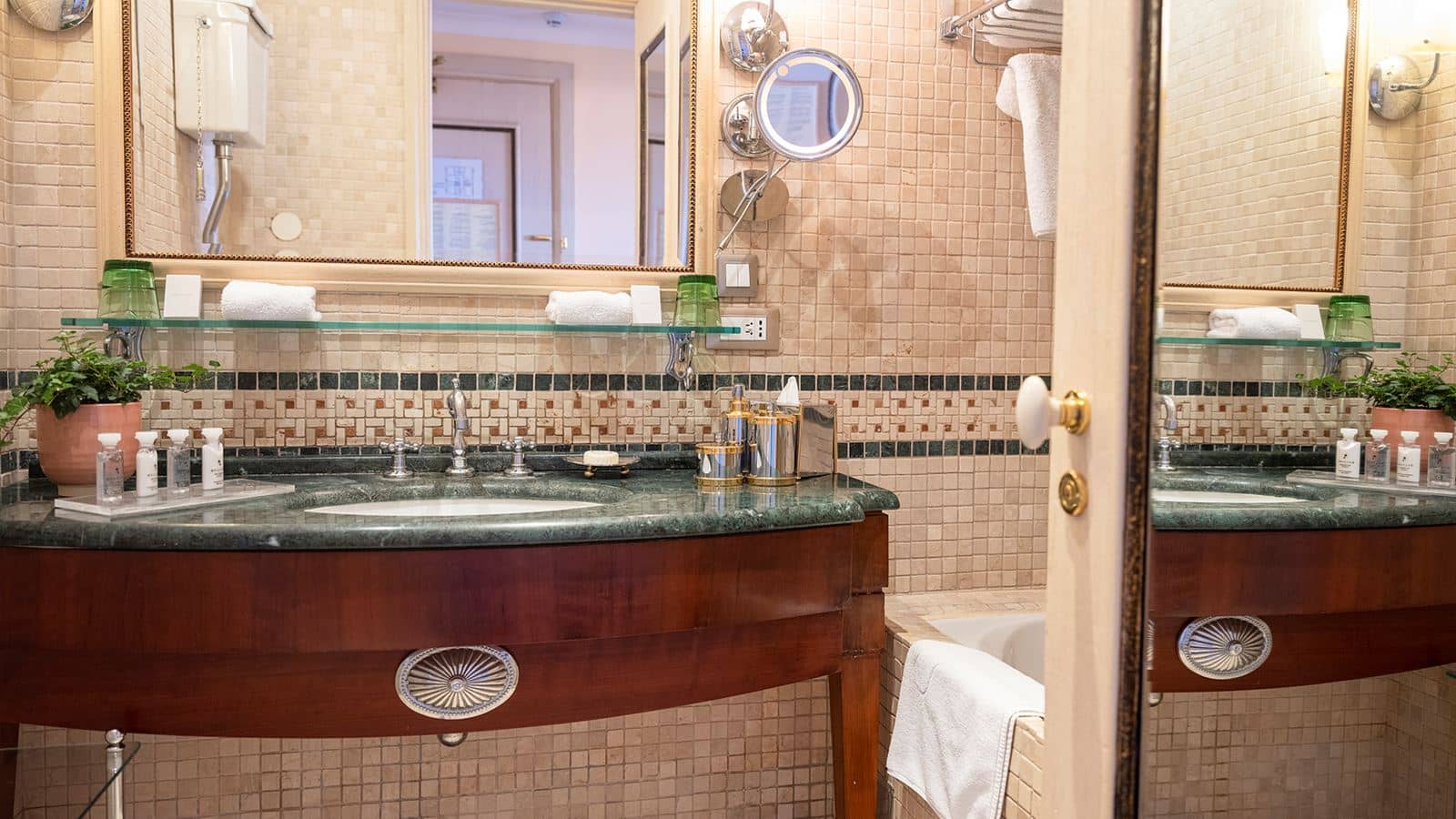rooms-deluxe-room-cityview