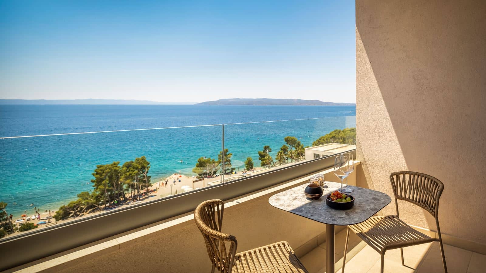 rooms-deluxe-room-seaview-balcony