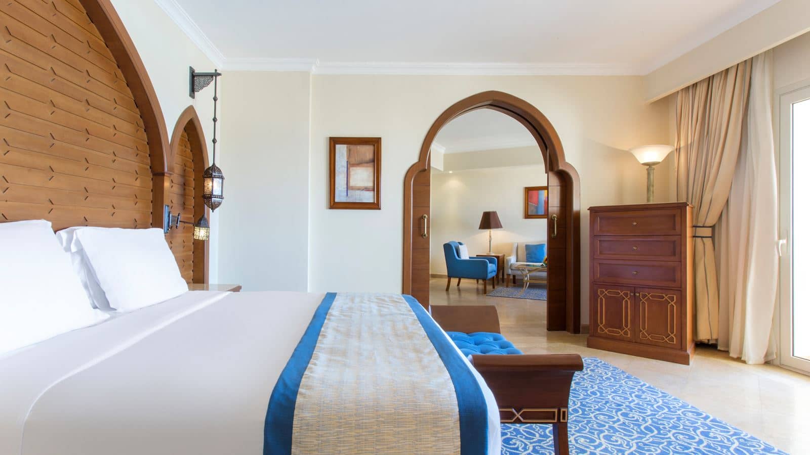 rooms-deluxe-suite