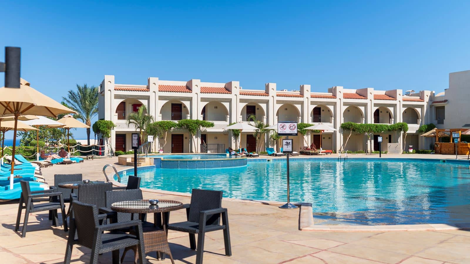bars-oasis-pool-bar-16+