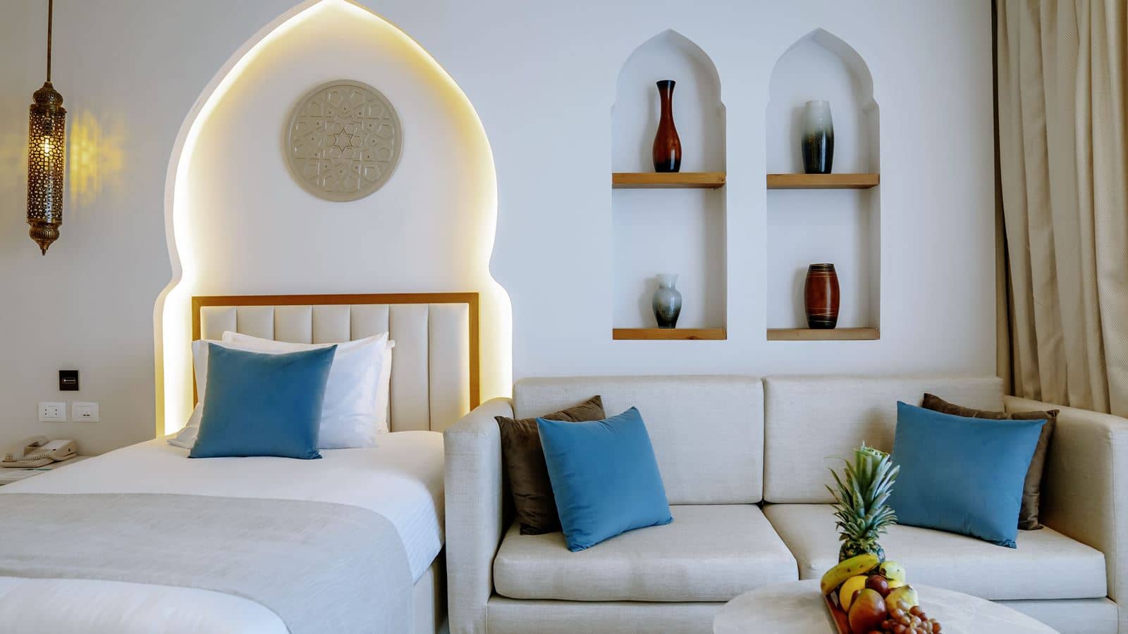 rooms-standard-suite-gardenpartial-seasea-view