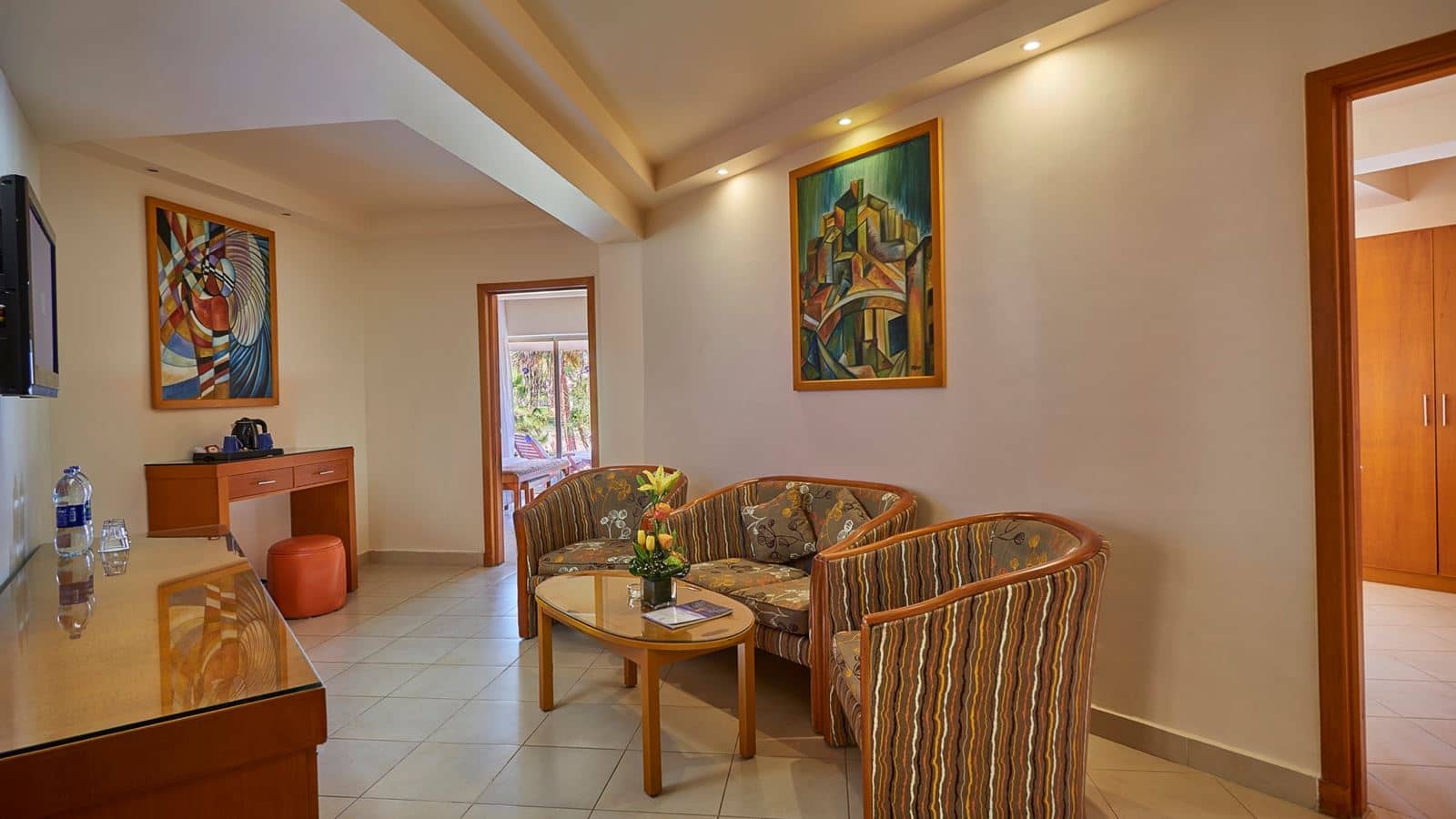 rooms-junior-family-suite-partial-sea-view