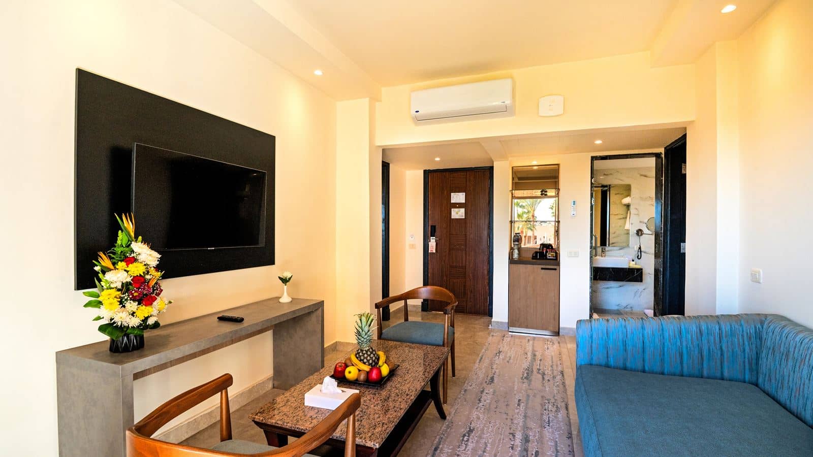 rooms-grand-family-room