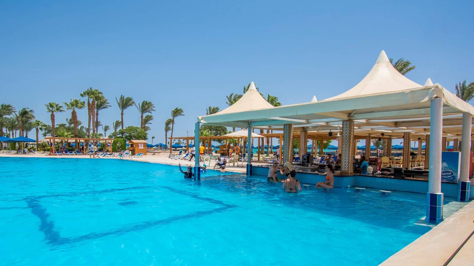 bars-la-terrace-pool-bar