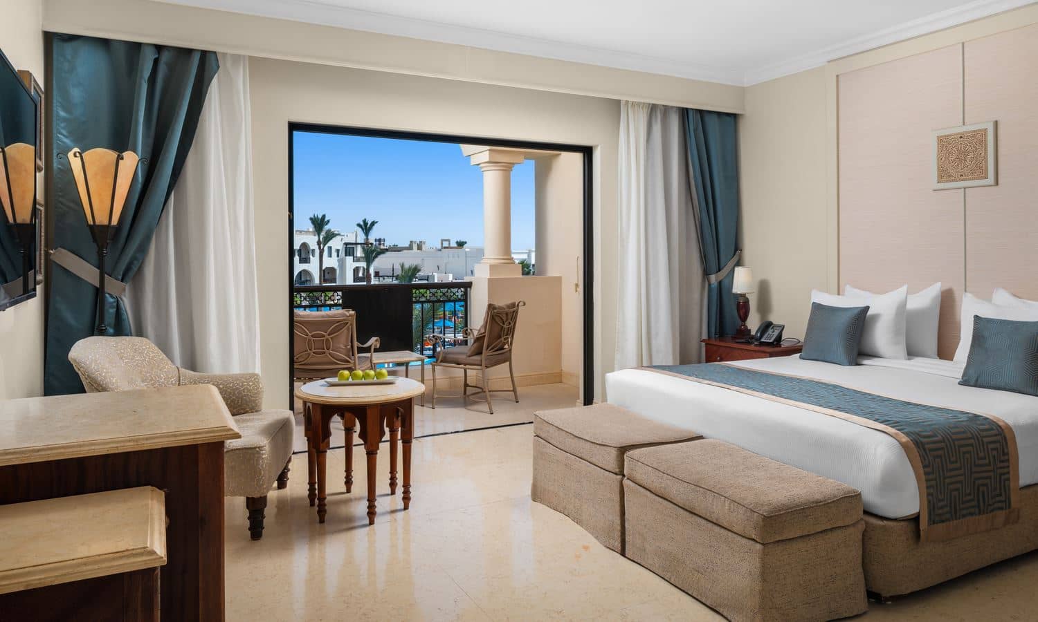 rooms-family-interleading-room-pool-view