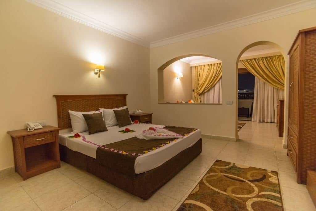 rooms-superior-room