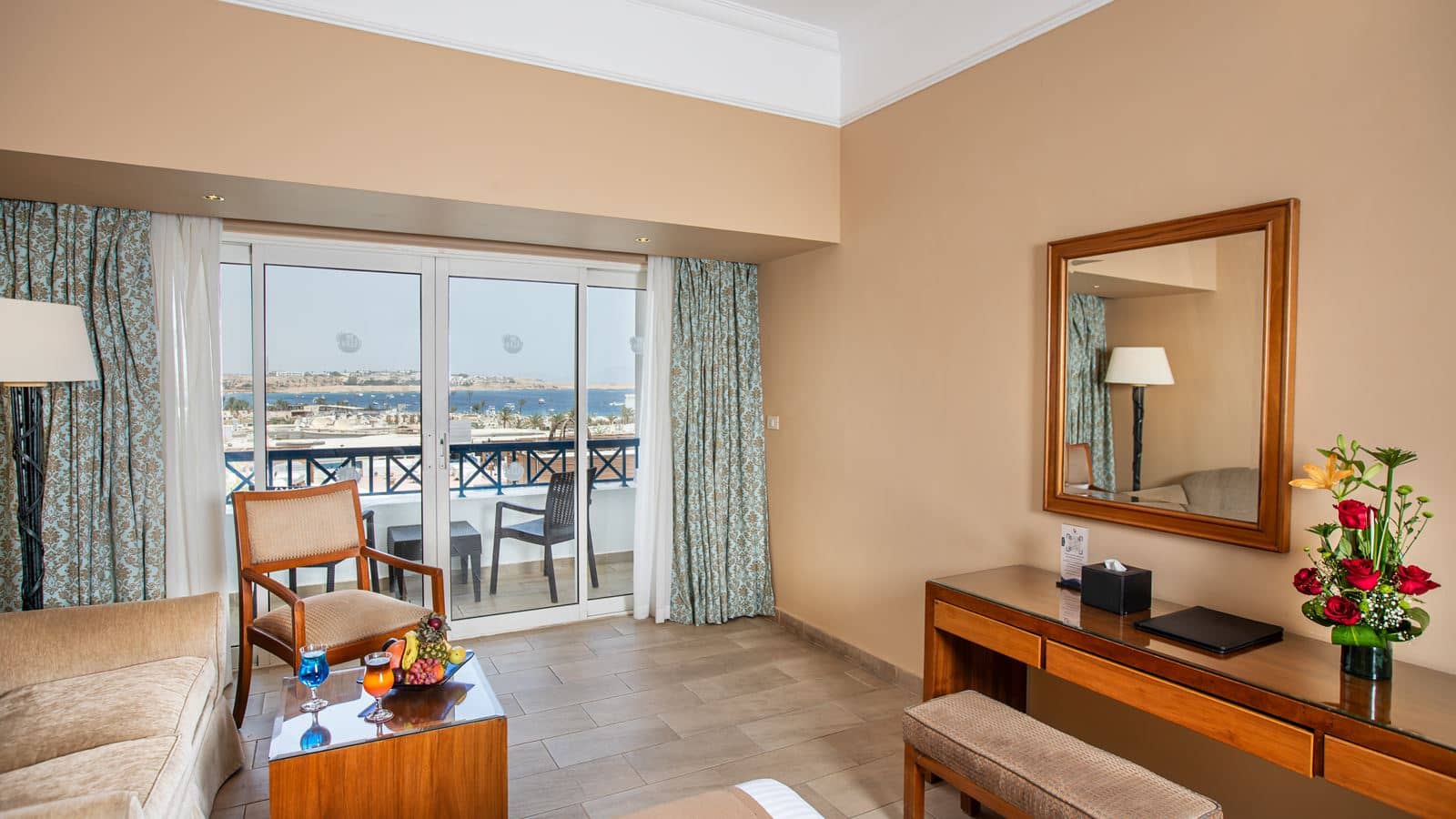 rooms-club-room