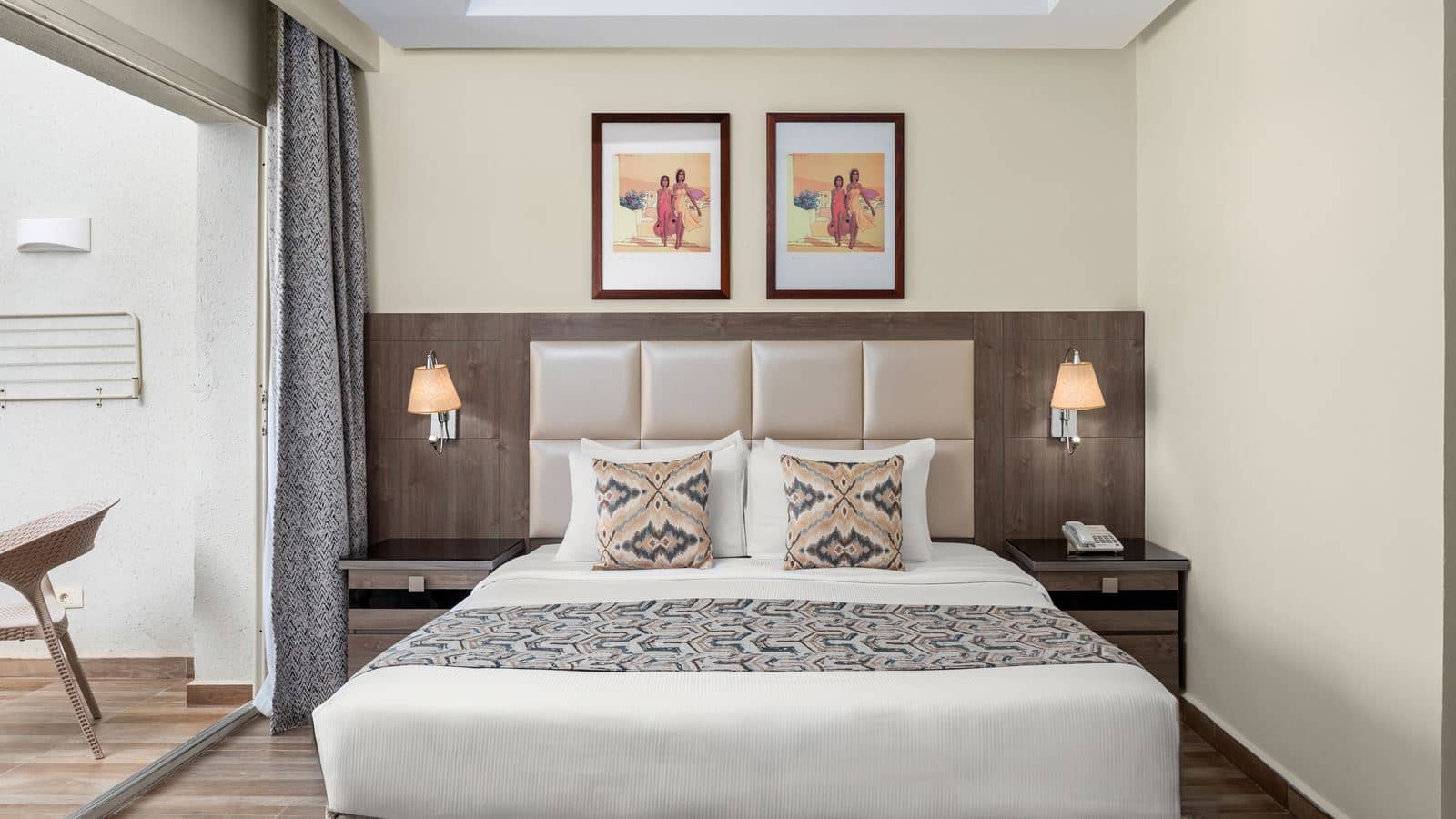 rooms-room-superior-pool-view
