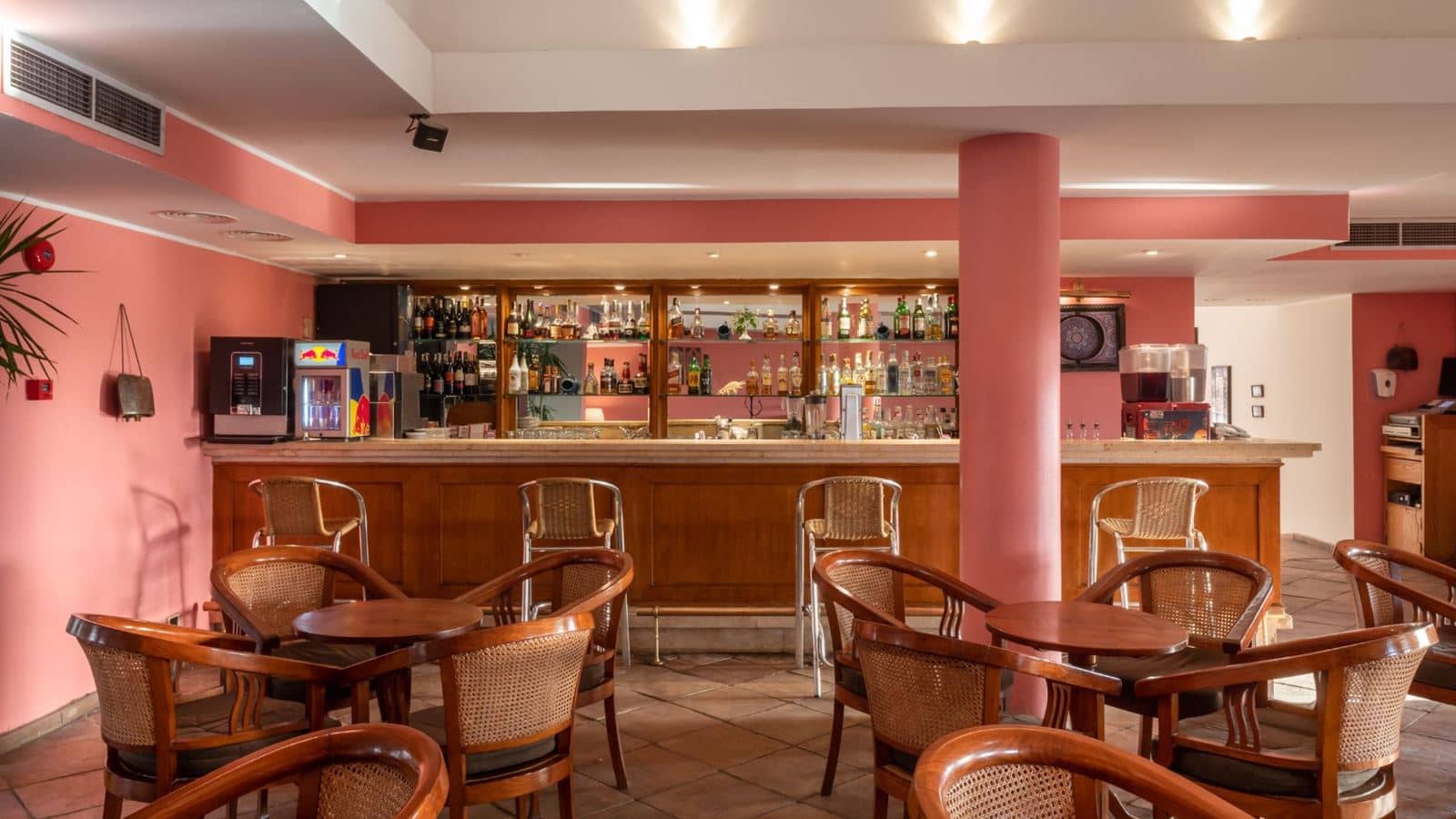 bars-red-rocks