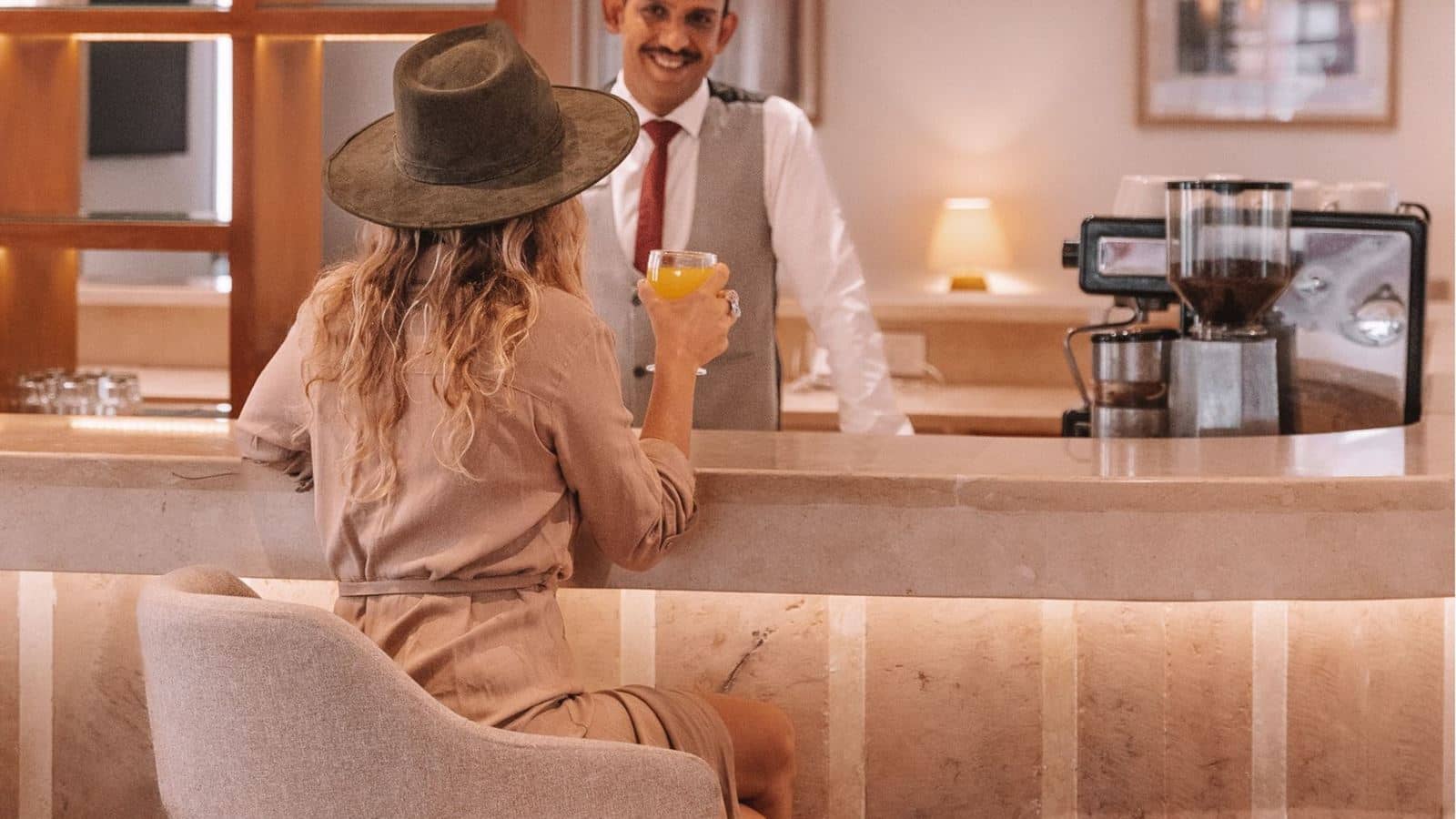 bars-west-bay-lobby-bar-adults-only