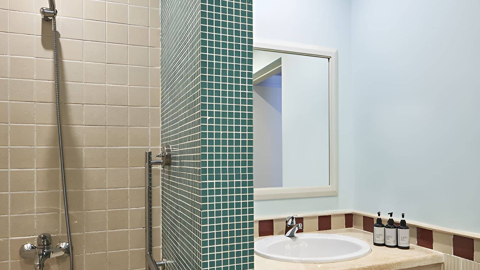 rooms-deluxe-room