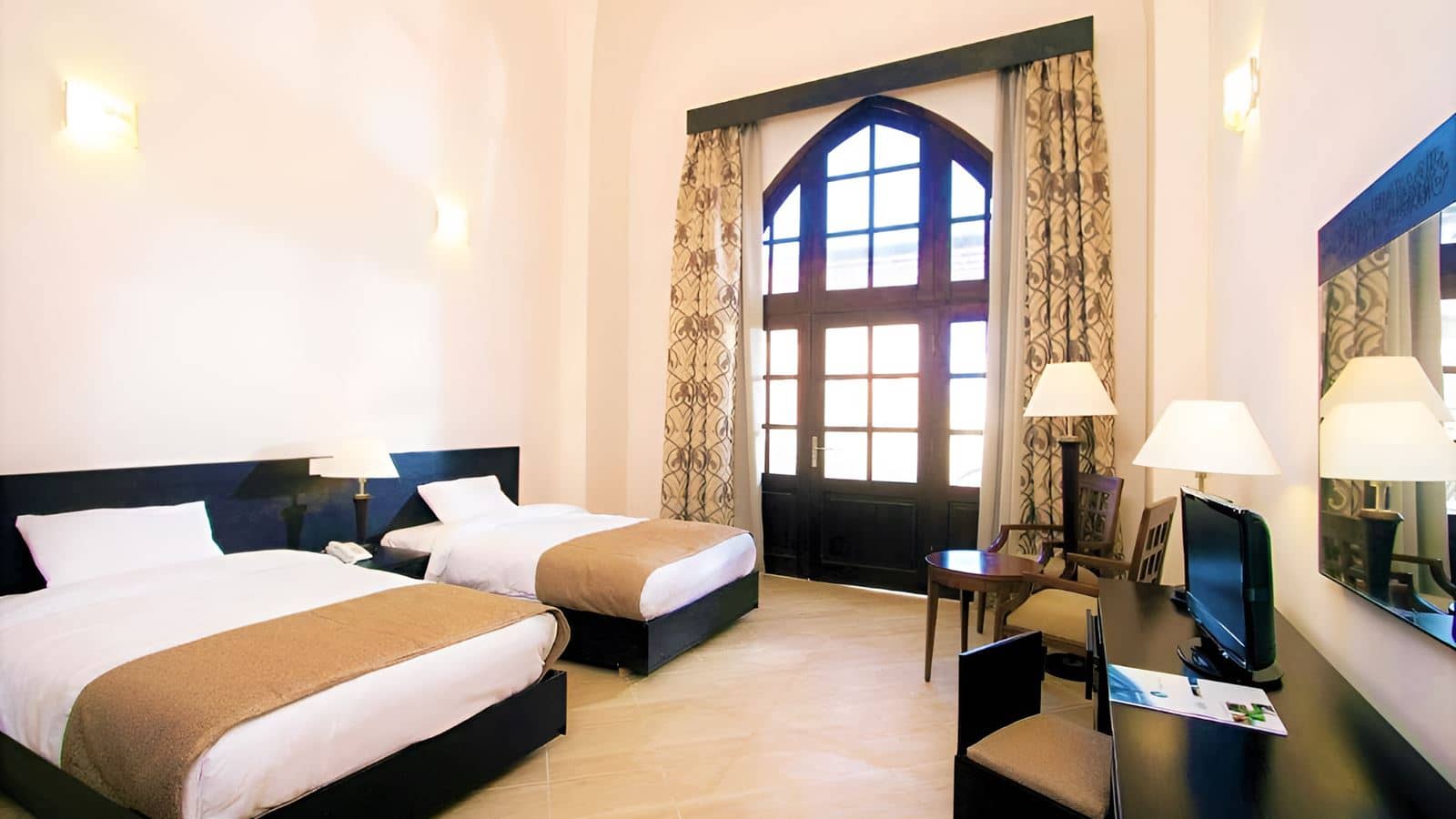rooms-standard-room-pool-or-side-sea-view