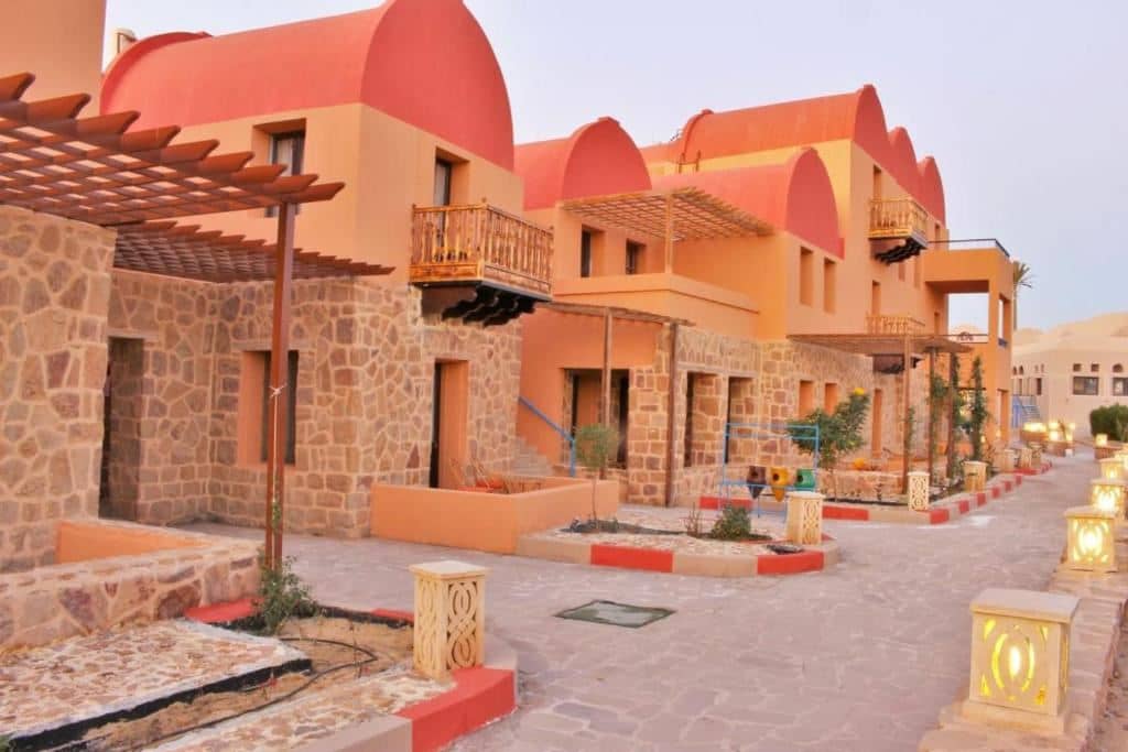 rooms-family-suite-one-bed-room-pool-view-or-side-sea-view