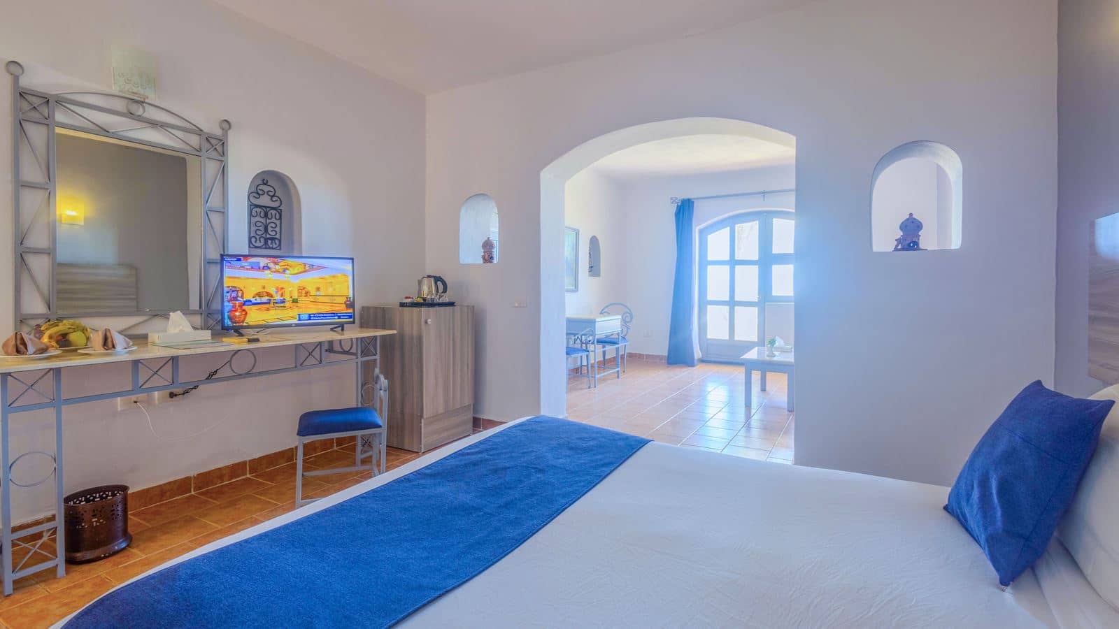 rooms-family-room-garden-view