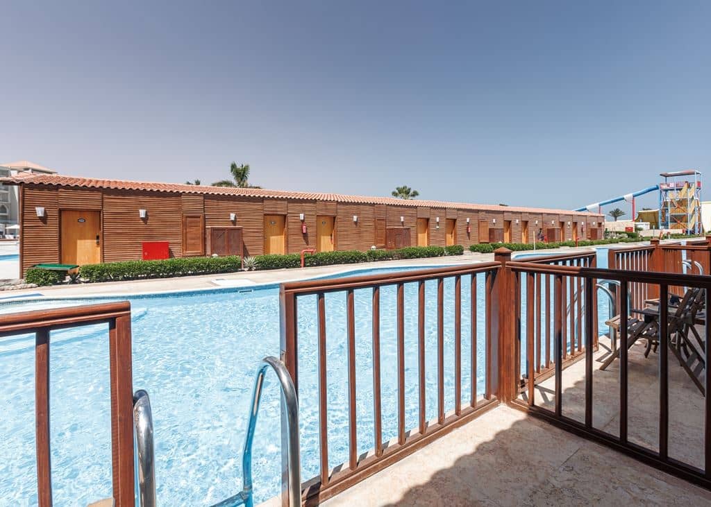 rooms-swimup-room-pool-view