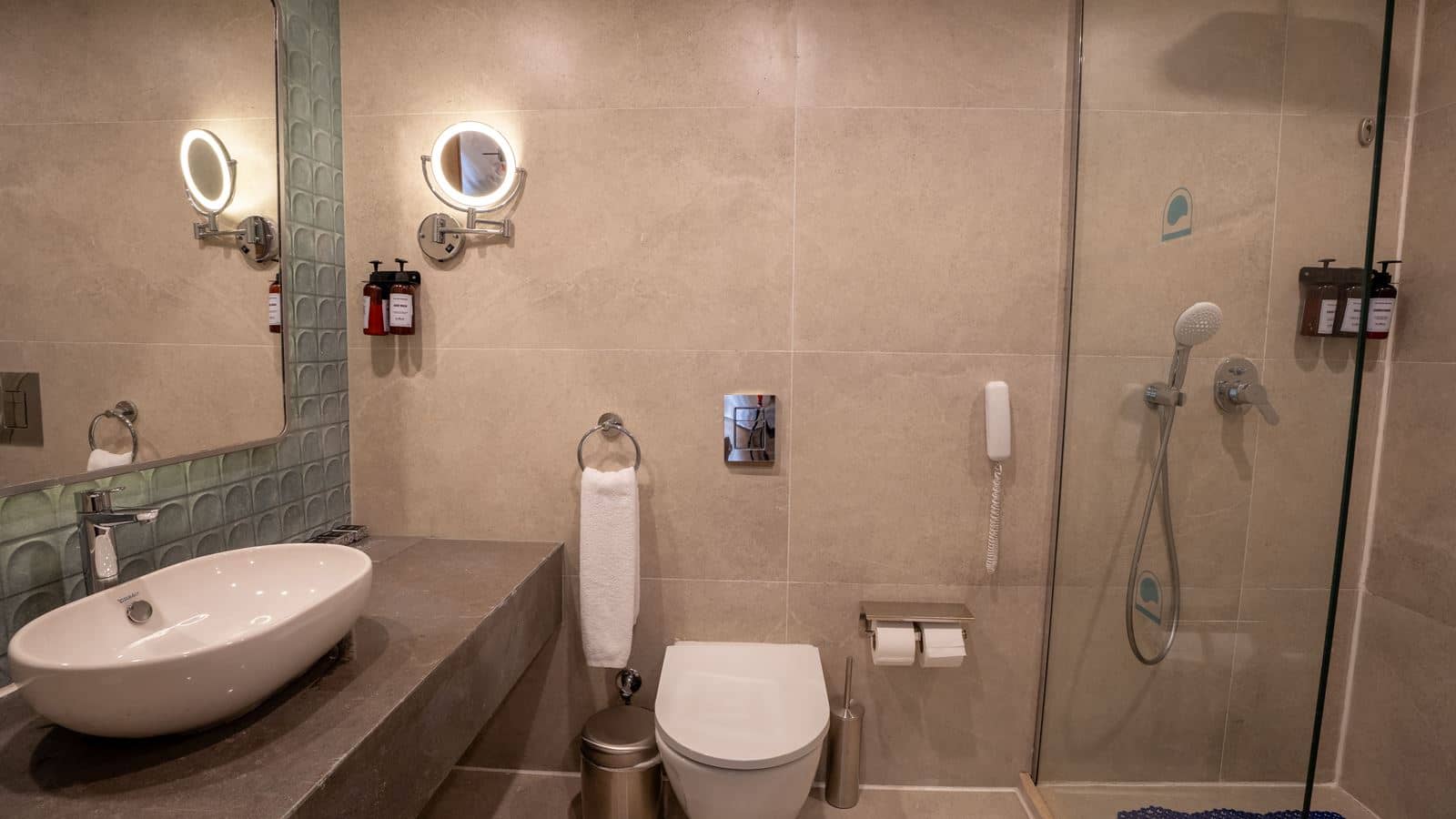 rooms-standard-room-back-view