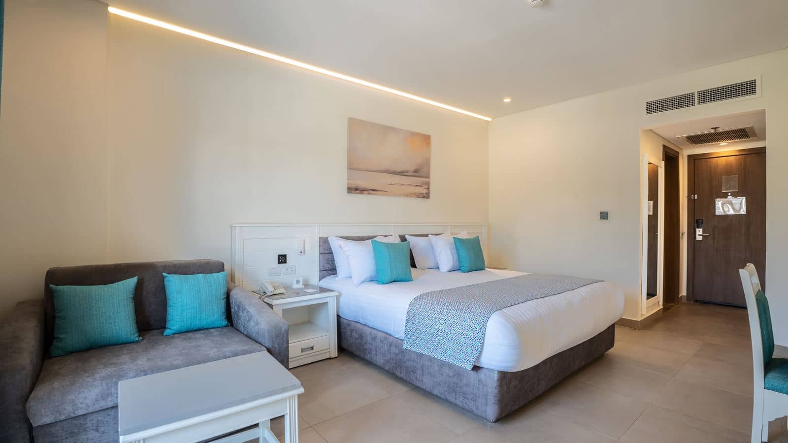 rooms-standard-room-pool-view