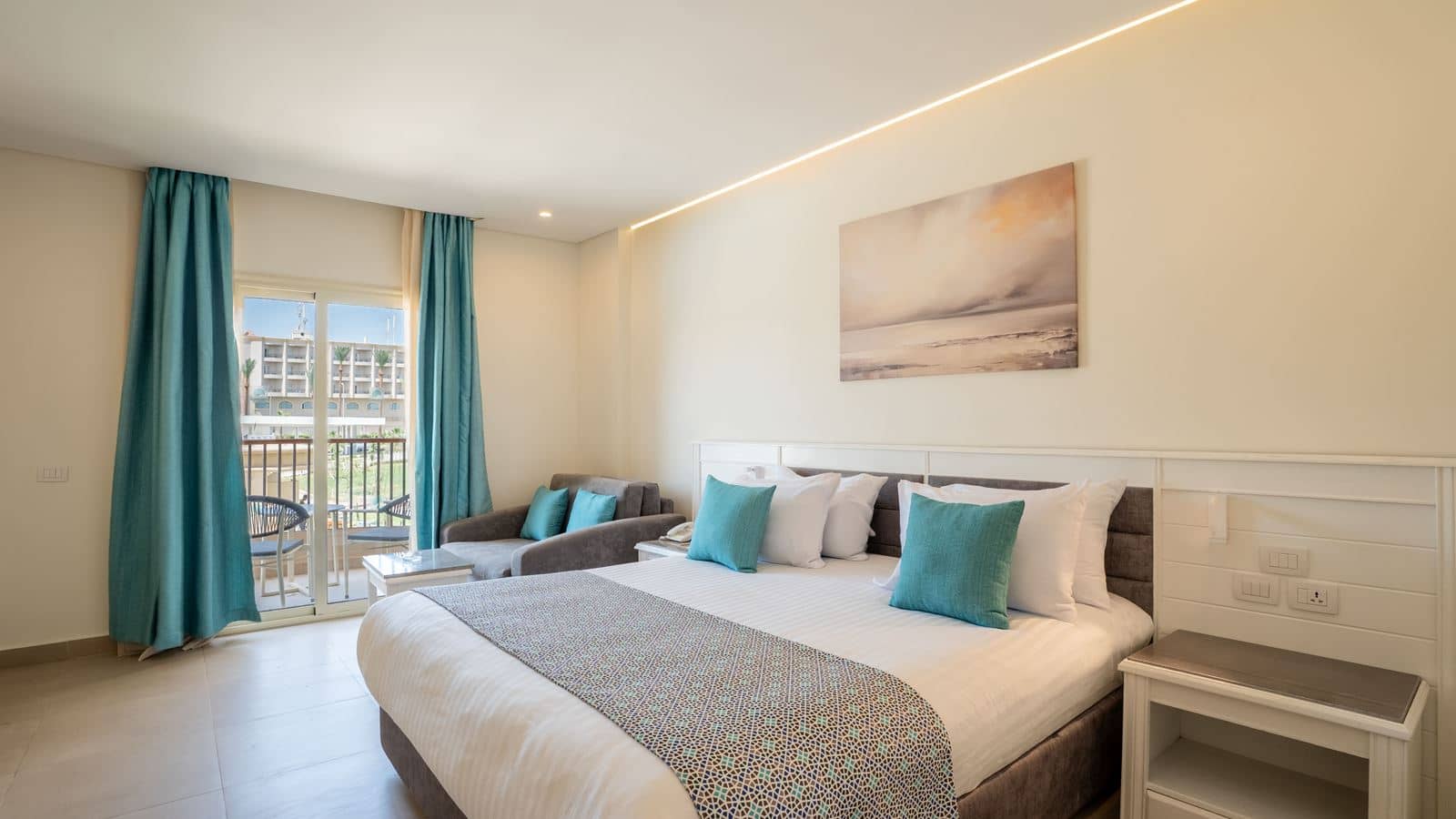 rooms-standard-room-pool-view