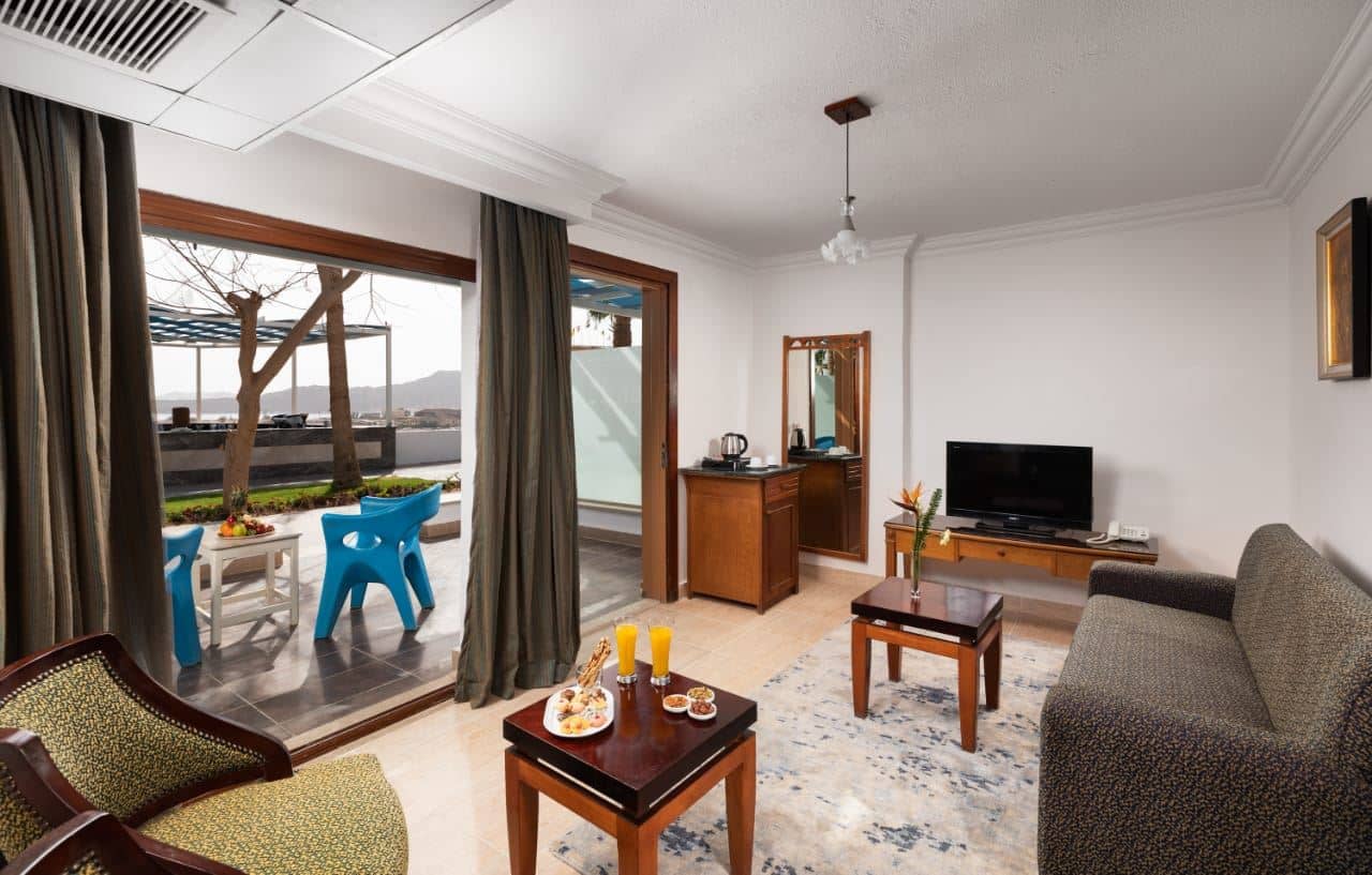 rooms-room-family-gardenpoolsea-view