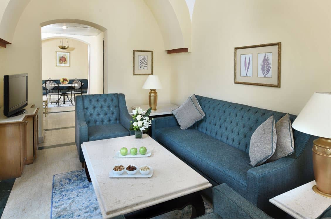 rooms-junior-suite-queen-bed