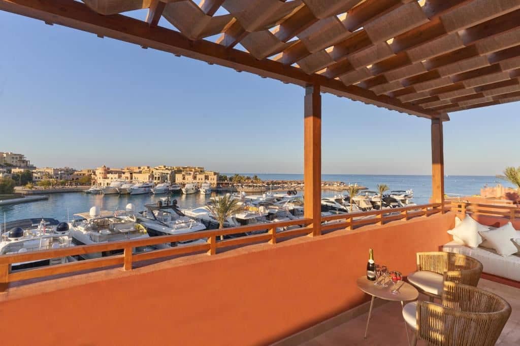 rooms-room-superior-sea-view-king-beds