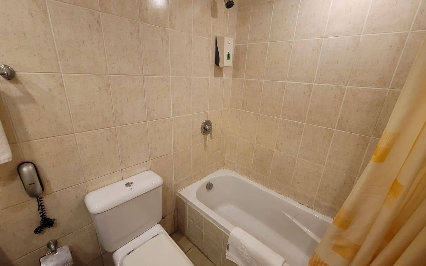 rooms-standard-pool-view-room